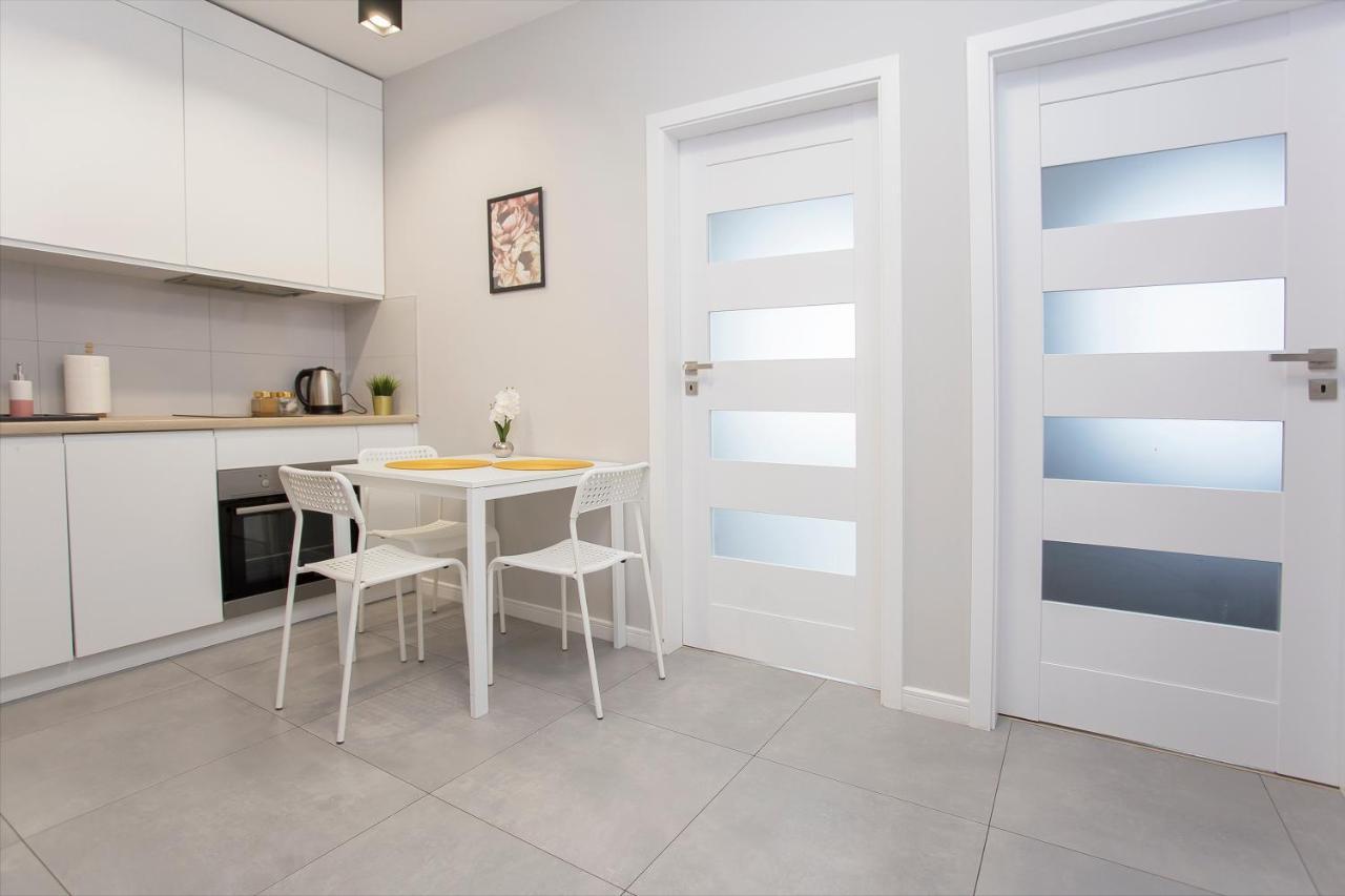 Urban Jungle - Silver Apartment Бялисток Екстериор снимка