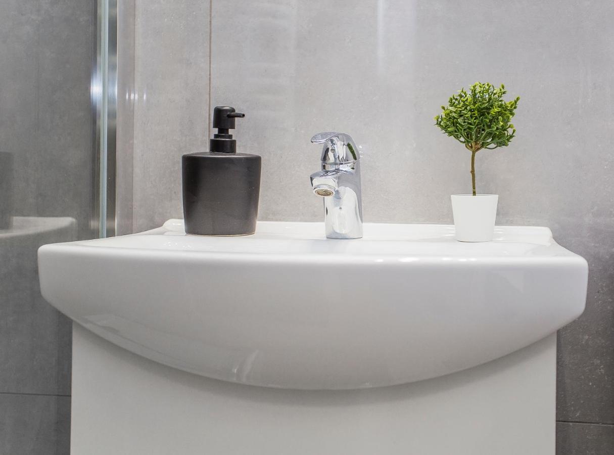 Urban Jungle - Silver Apartment Бялисток Екстериор снимка